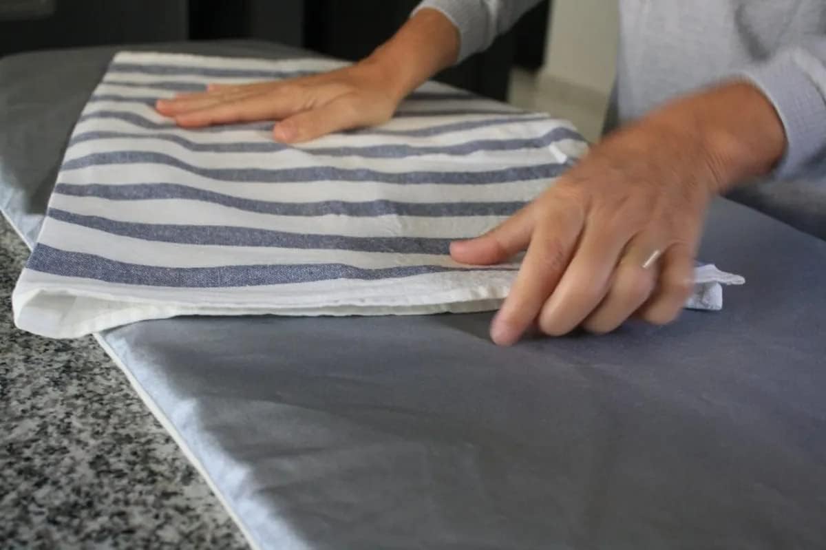 Höllsen Foldable Aluminum Countertop Ironing Board