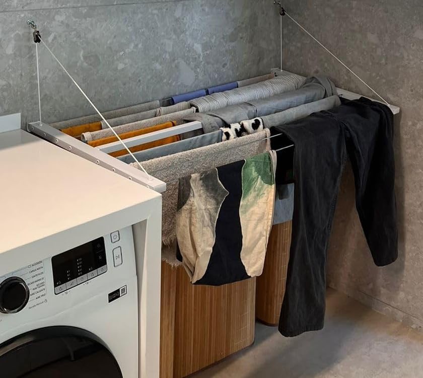 Tendedero de pared, ahorra espacio y es resistente a la intemperie.